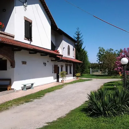 Agriturismo La Primula مزرعة للإقامة *
